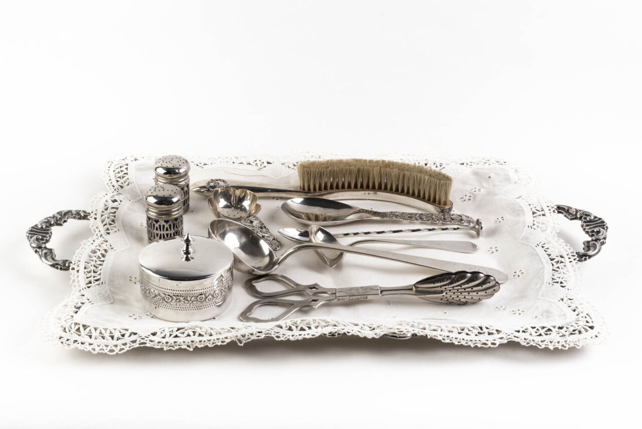 Set de mesa de plata en Amueblarent