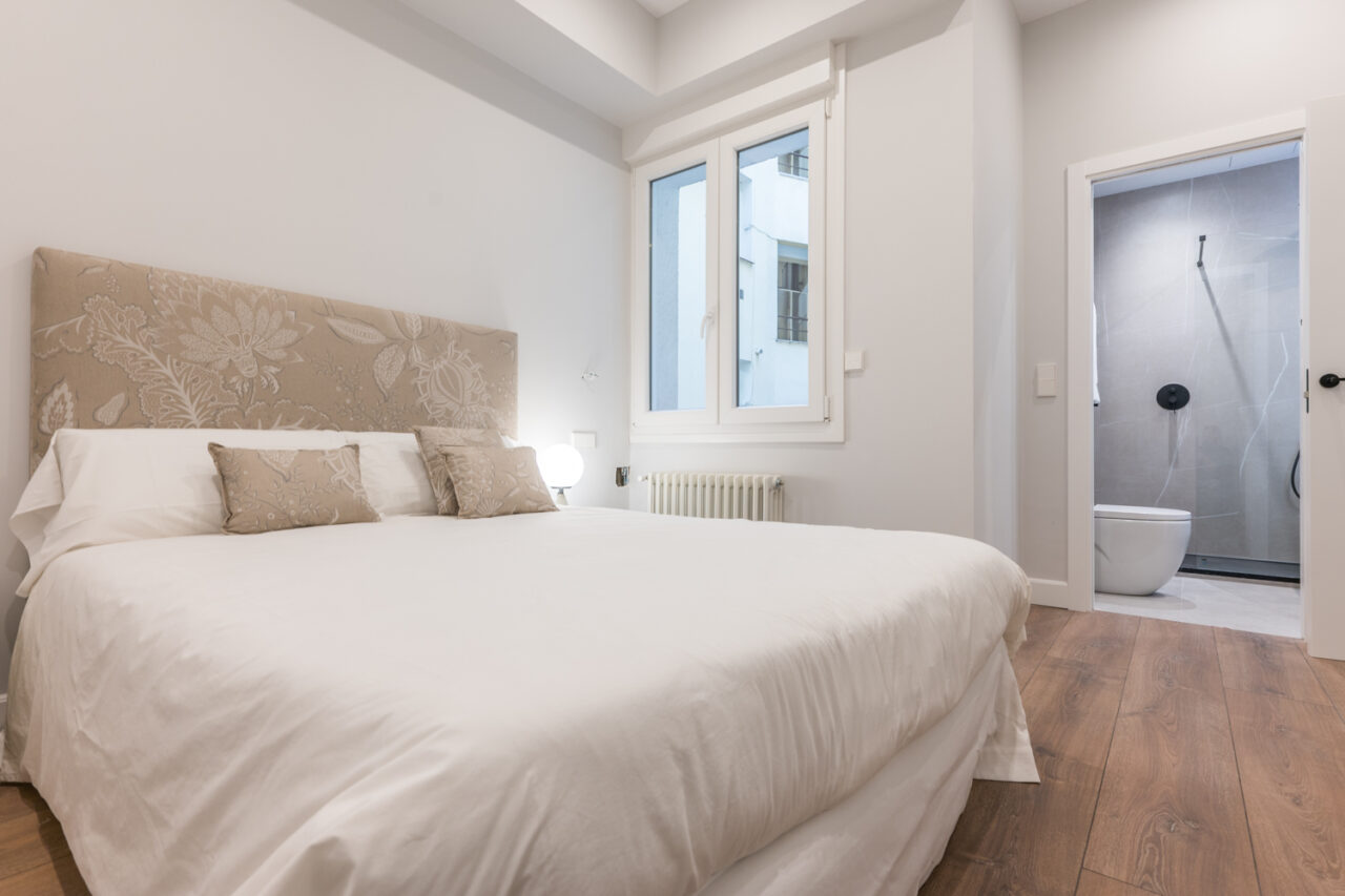 Cabecero de flores cama 150 cm en Amueblarent para alquiler
