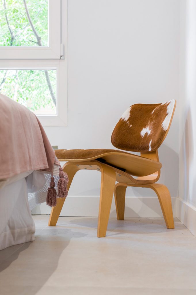 Butaca plywood de Vitra en Amueblarent para alquilar