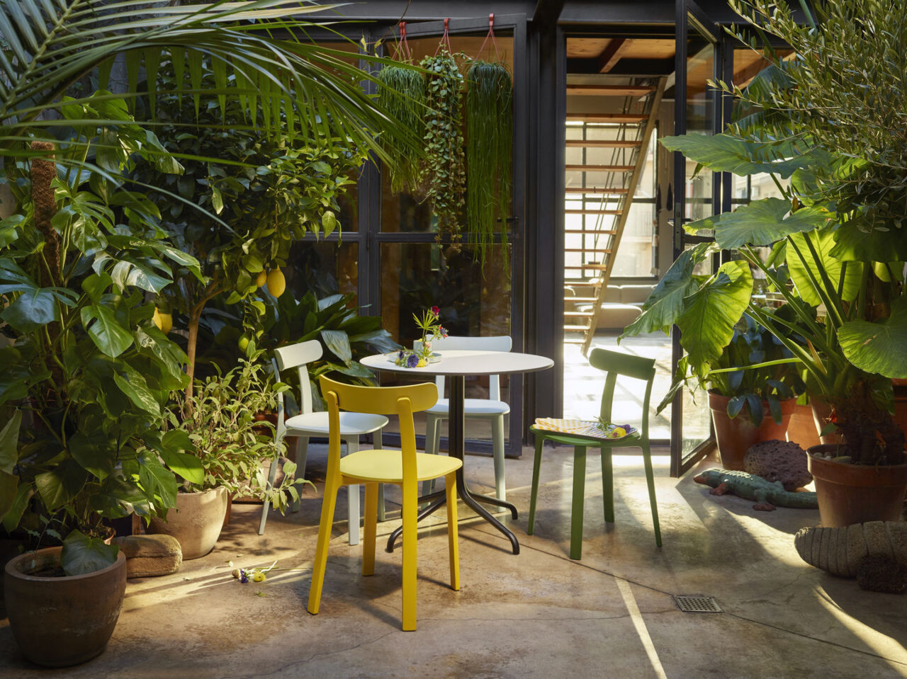 Mesa Belleville Bistro exterior de Vitra en Amueblarent para alquiler