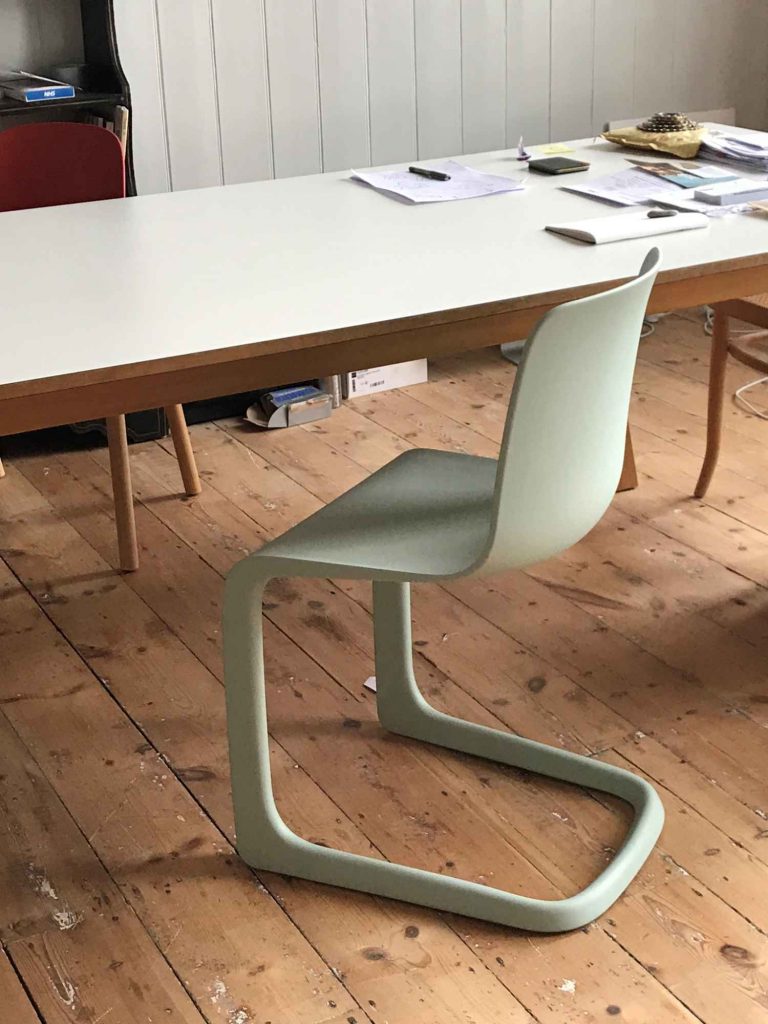 Silla Evo C de Jasper Morrison en Amueblarent para alquilar