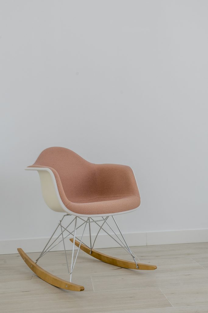 Silla Eames Plastic RAR Vitra en Amueblarent para alquilar