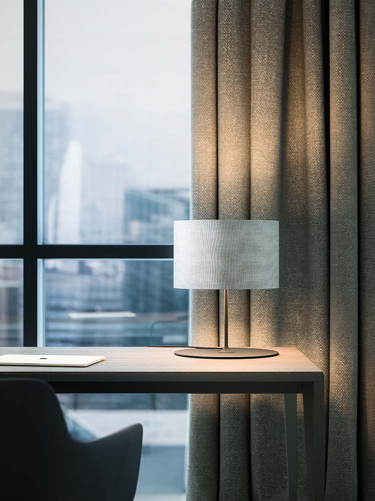 Amueblarent - lampara de mesa Halfmoon
