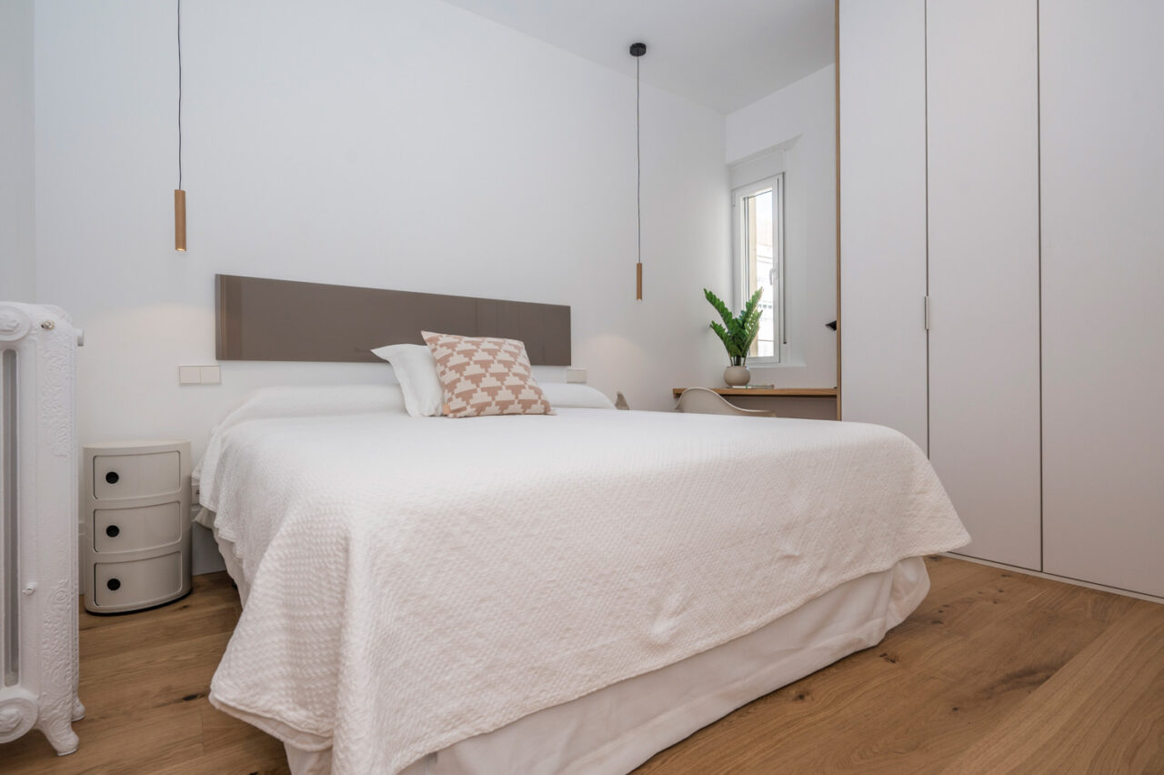 Home Staging y Piezas de arte en alquiler en Amueblarent. Calle Villanueva, Madrid