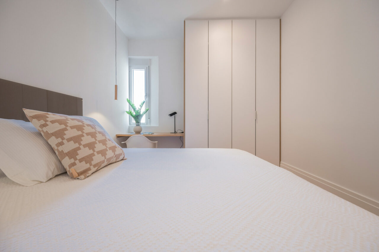 Home Staging y Piezas de arte en alquiler en Amueblarent. Calle Villanueva, Madrid