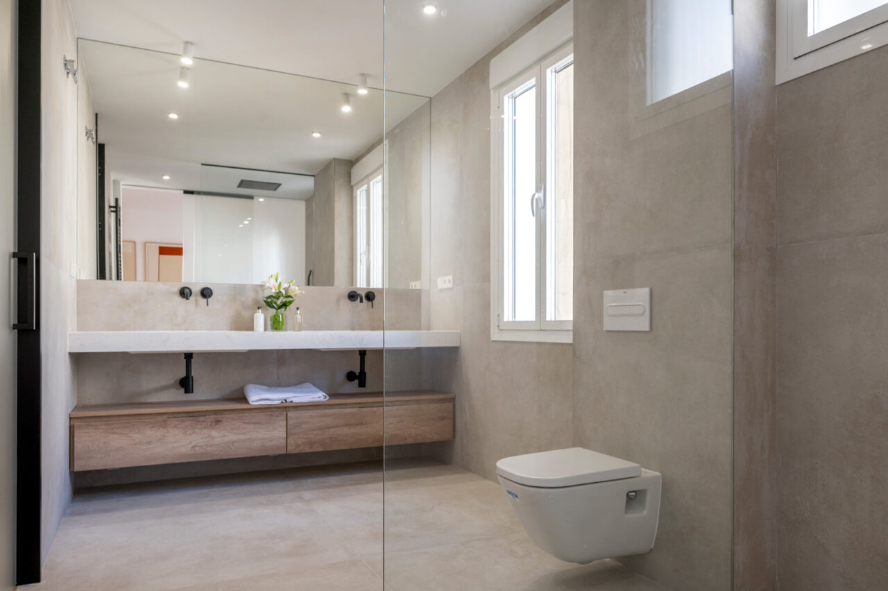 Home Staging y Piezas de arte en alquiler en Amueblarent. Calle Villanueva, Madrid