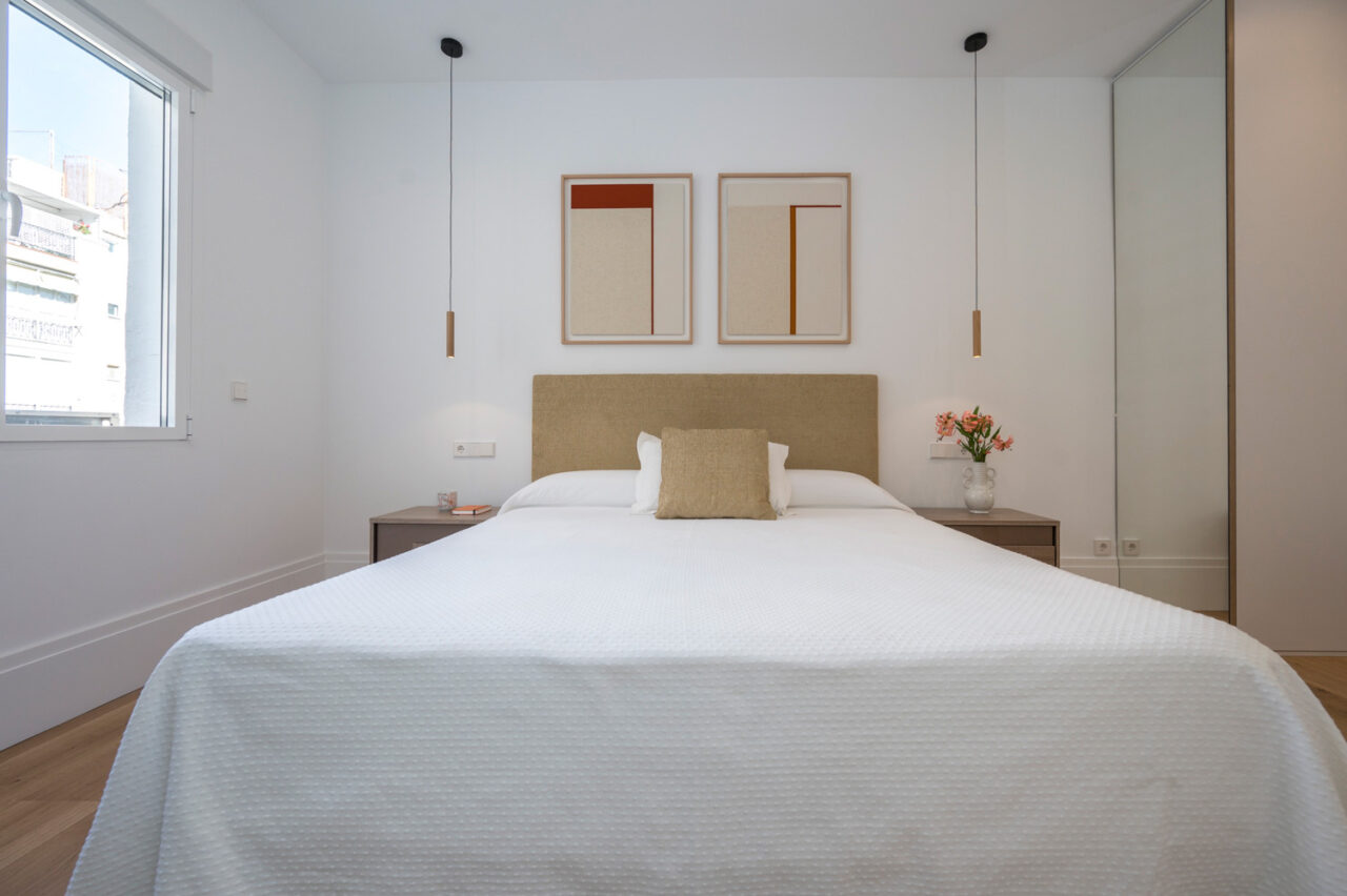 Home Staging y Piezas de arte en alquiler en Amueblarent. Calle Villanueva, Madrid