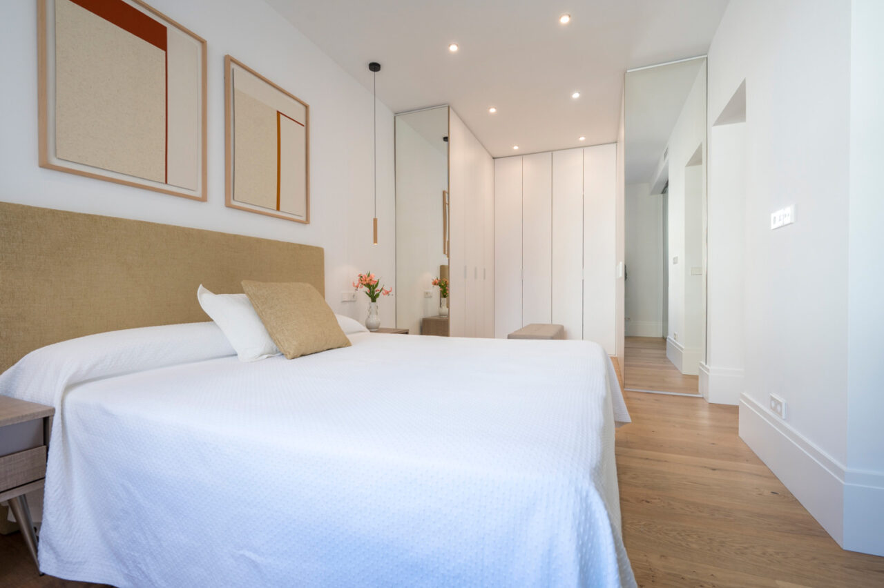 Home Staging y Piezas de arte en alquiler en Amueblarent. Calle Villanueva, Madrid