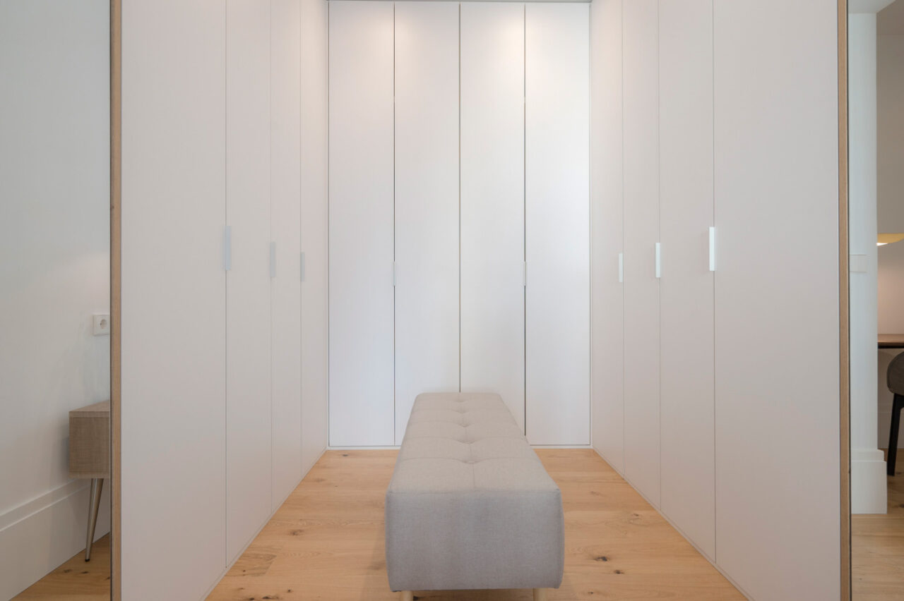 Home Staging y Piezas de arte en alquiler en Amueblarent. Calle Villanueva, Madrid