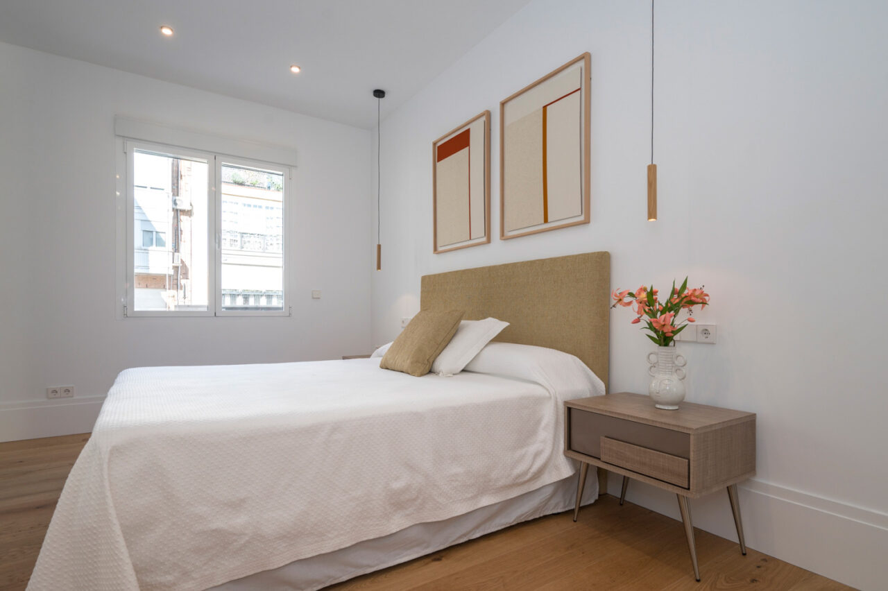 Home Staging y Piezas de arte en alquiler en Amueblarent. Calle Villanueva, Madrid
