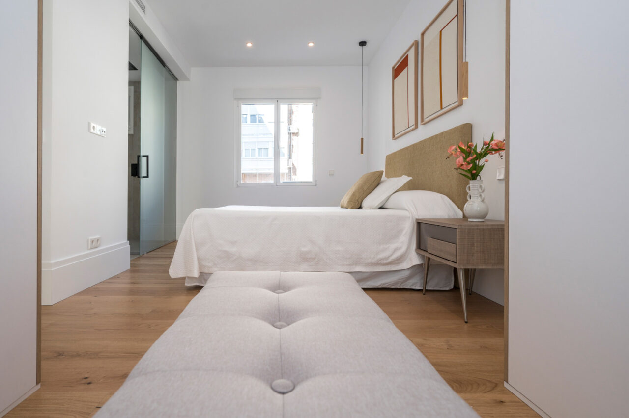 Home Staging y Piezas de arte en alquiler en Amueblarent. Calle Villanueva, Madrid