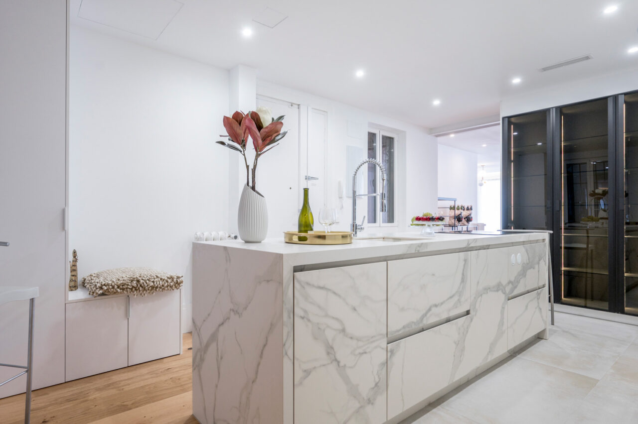 Home Staging y Piezas de arte en alquiler en Amueblarent. Calle Villanueva, Madrid