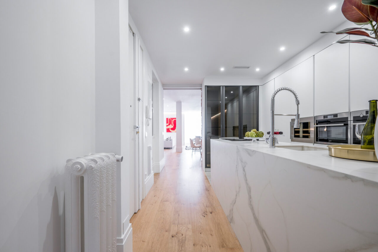 Home Staging y Piezas de arte en alquiler en Amueblarent. Calle Villanueva, Madrid
