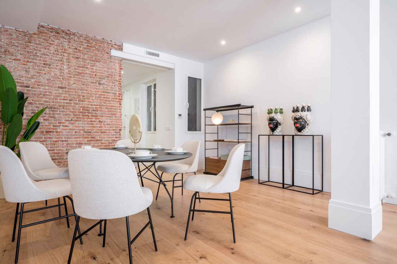 Home Staging y Piezas de arte en alquiler en Amueblarent. Calle Villanueva, Madrid