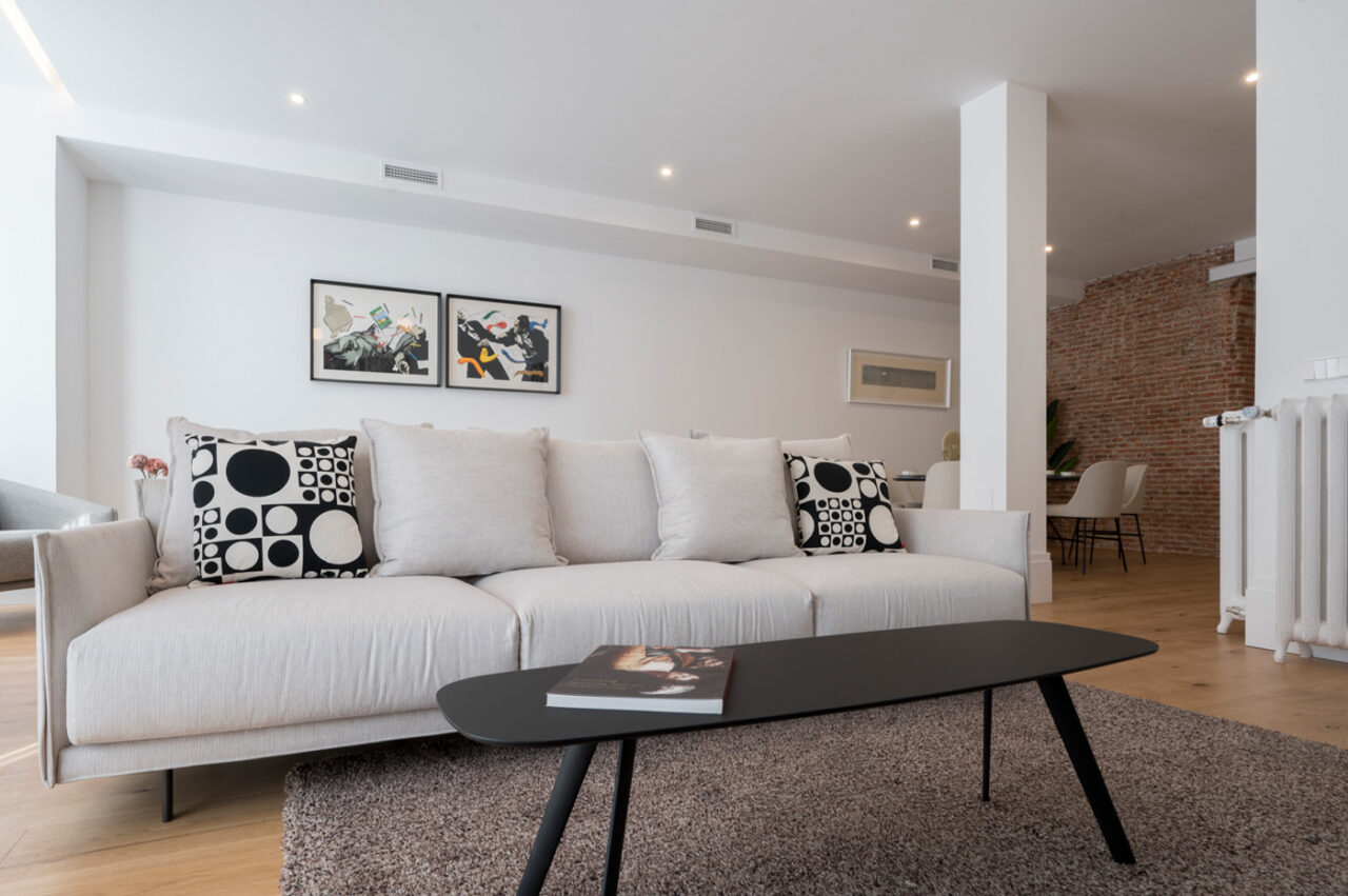 Home Staging y Piezas de arte en alquiler en Amueblarent. Calle Villanueva, Madrid