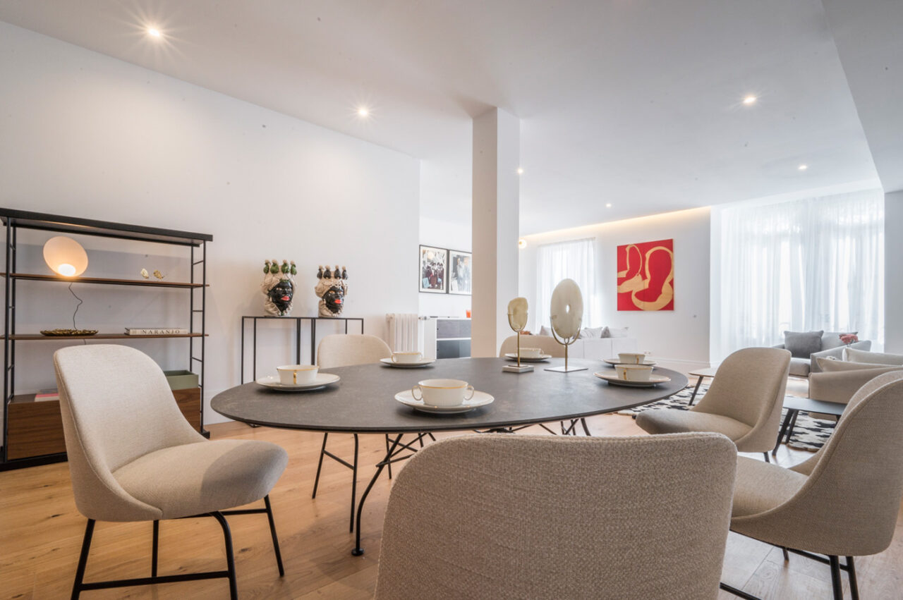 Home Staging y Piezas de arte en alquiler en Amueblarent. Calle Villanueva, Madrid