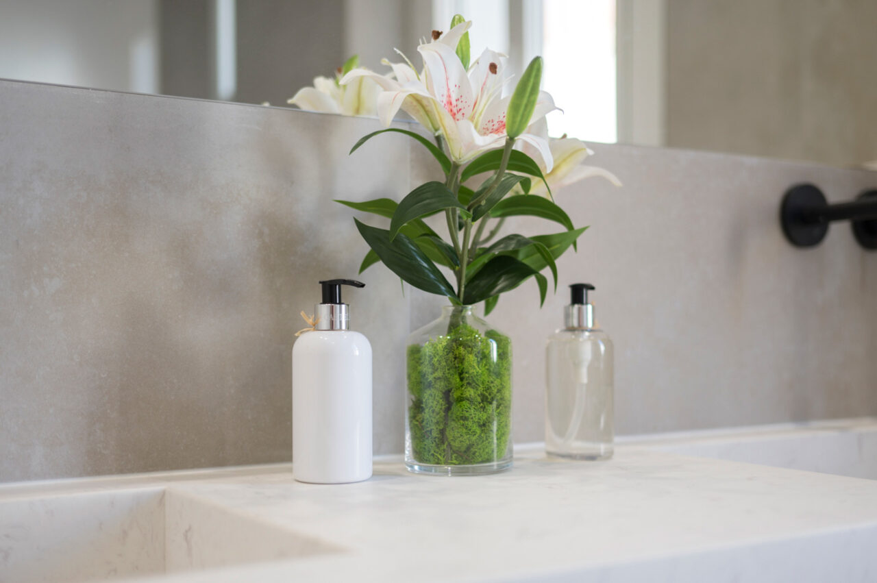 Home Staging y Piezas de arte en alquiler en Amueblarent. Calle Villanueva, Madrid