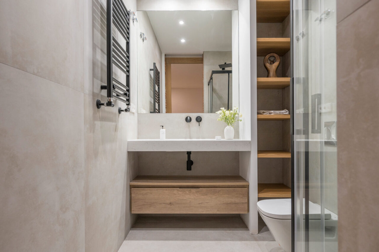 Home Staging y Piezas de arte en alquiler en Amueblarent. Calle Villanueva, Madrid