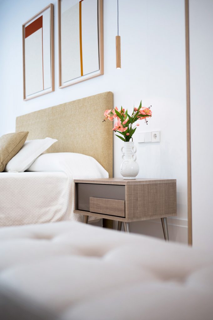Home Staging y Piezas de arte en alquiler en Amueblarent. Calle Villanueva, Madrid