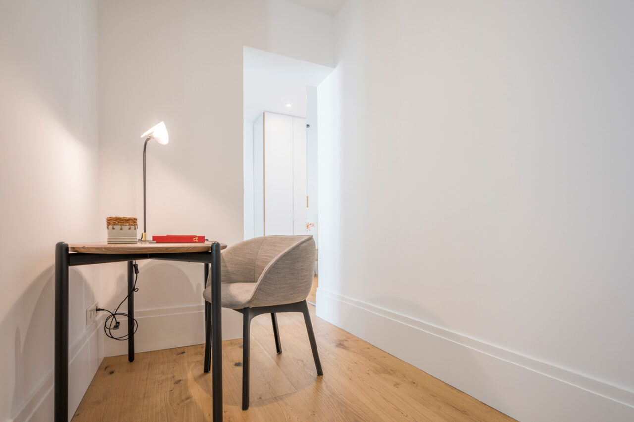 Home Staging y Piezas de arte en alquiler en Amueblarent. Calle Villanueva, Madrid