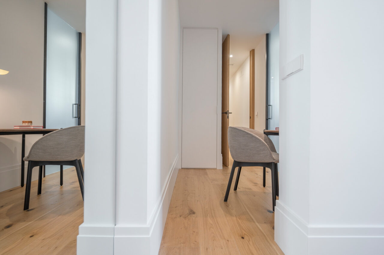 Home Staging y Piezas de arte en alquiler en Amueblarent. Calle Villanueva, Madrid