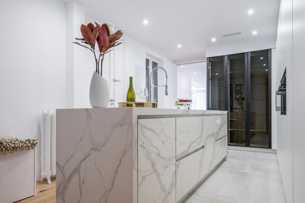 Home Staging y Piezas de arte en alquiler en Amueblarent. Calle Villanueva, Madrid