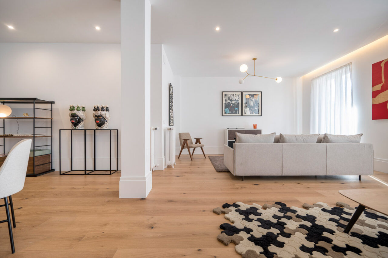 Home Staging y Piezas de arte en alquiler en Amueblarent. Calle Villanueva, Madrid