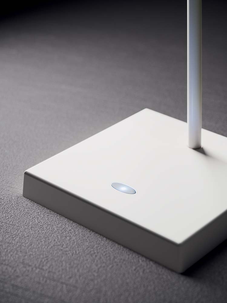 Lampara Microstick LED 2.o de Quadrifoglio en Amueblarent para alquilar