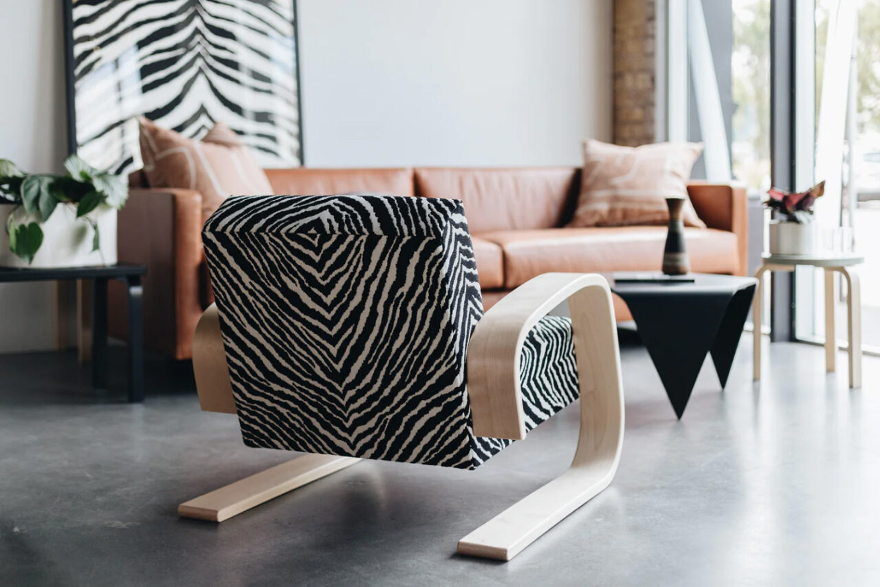 Mesa Trienna de Artek en Amueblarent para alquilar