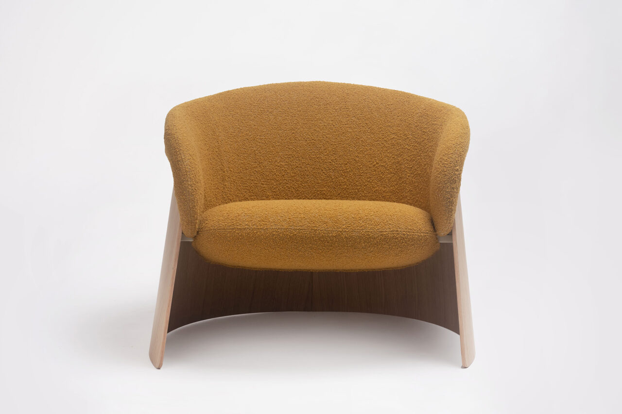 Butaca Ginger Lounge Madera XL de Ondarreta en Amueblarent para alquilar