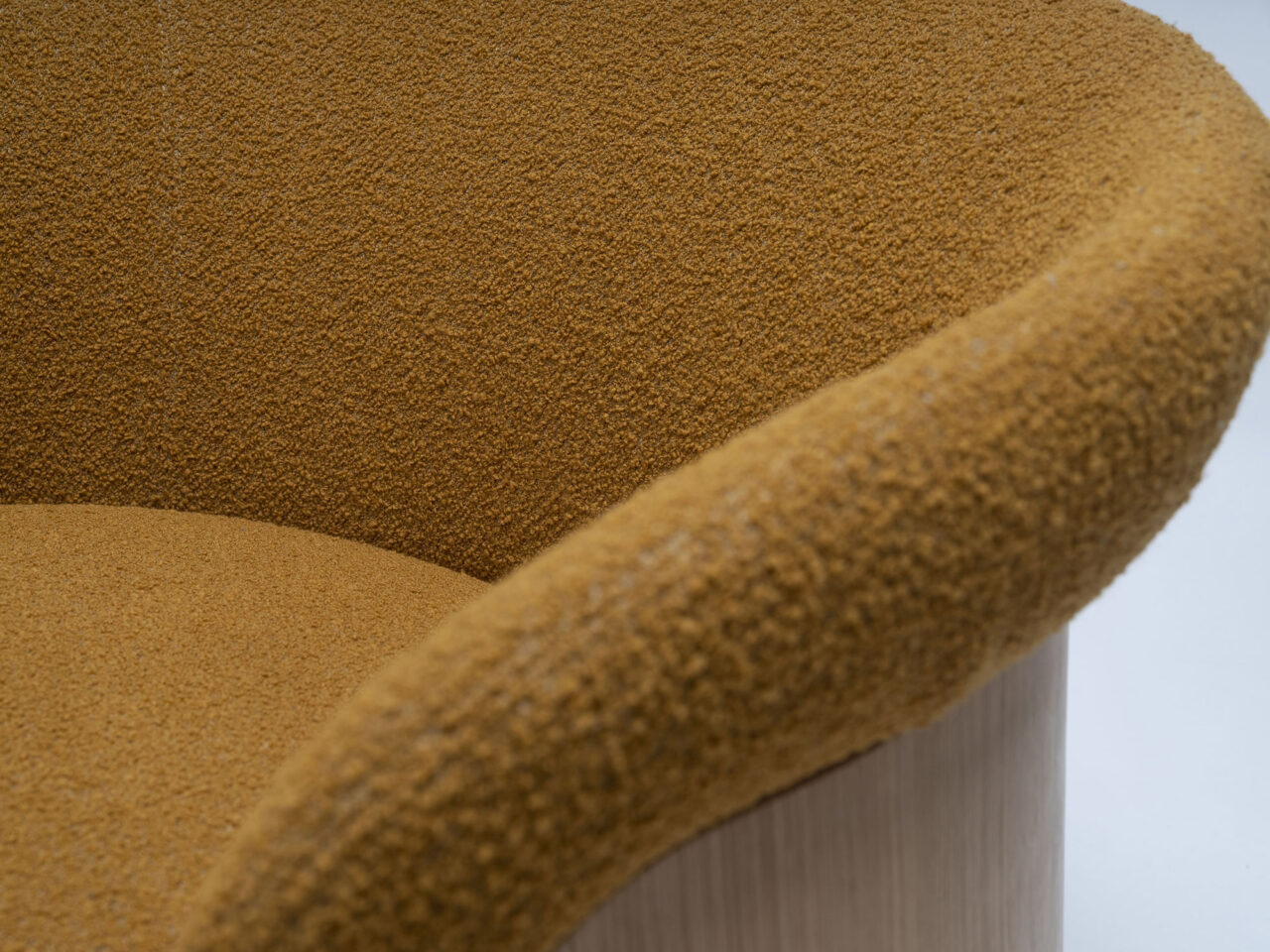 Butaca Ginger Lounge Madera XL de Ondarreta en Amueblarent para alquilar
