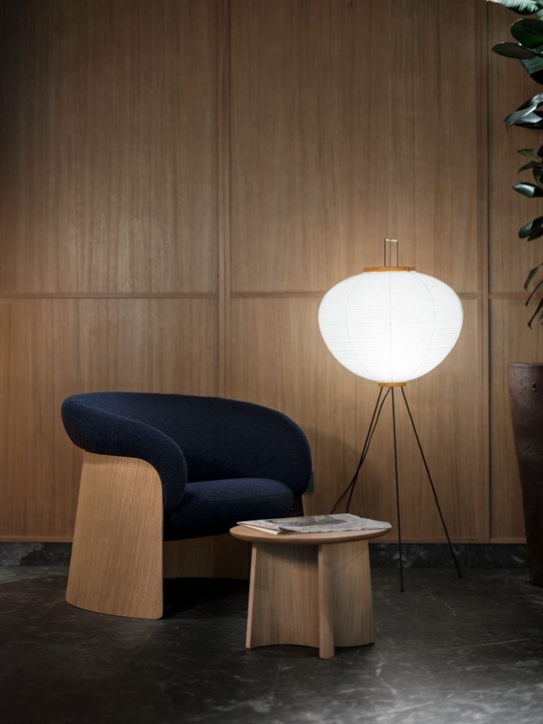 Butaca Ginger Lounge Madera XL de Ondarreta en Amueblarent para alquilar