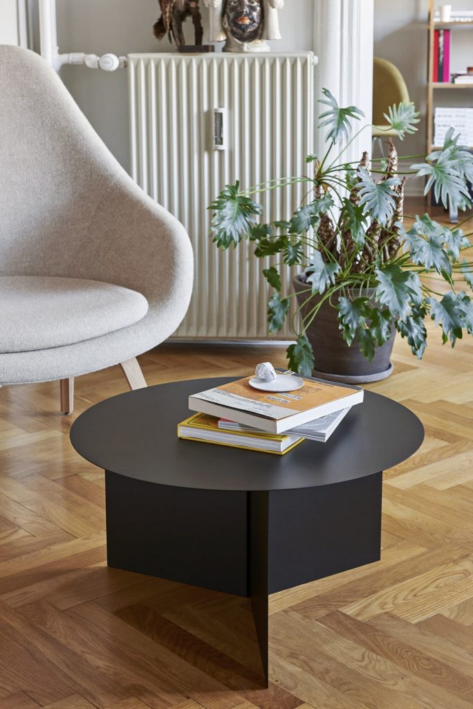 Mesa Slit round table de Hay en Amueblarent para alquilar