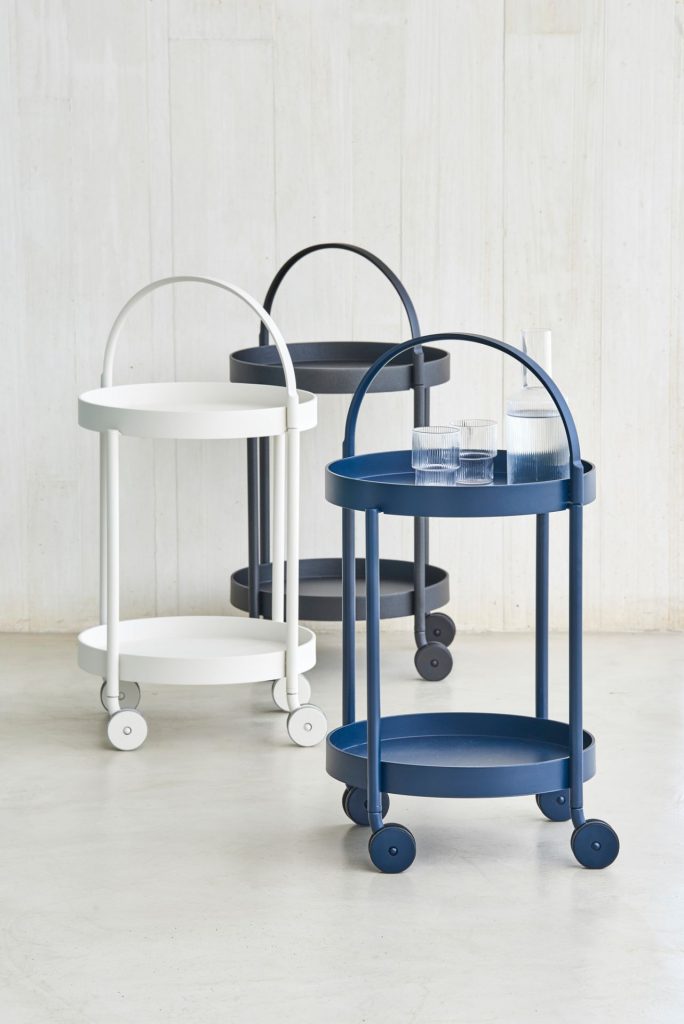 Roll bar trolley Cane-Line en Amueblarent para alquilar