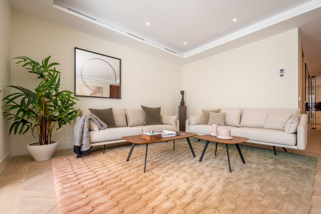 Decoración con muebles de diseño en calle Zurbano en Recoletos para Amueblarent