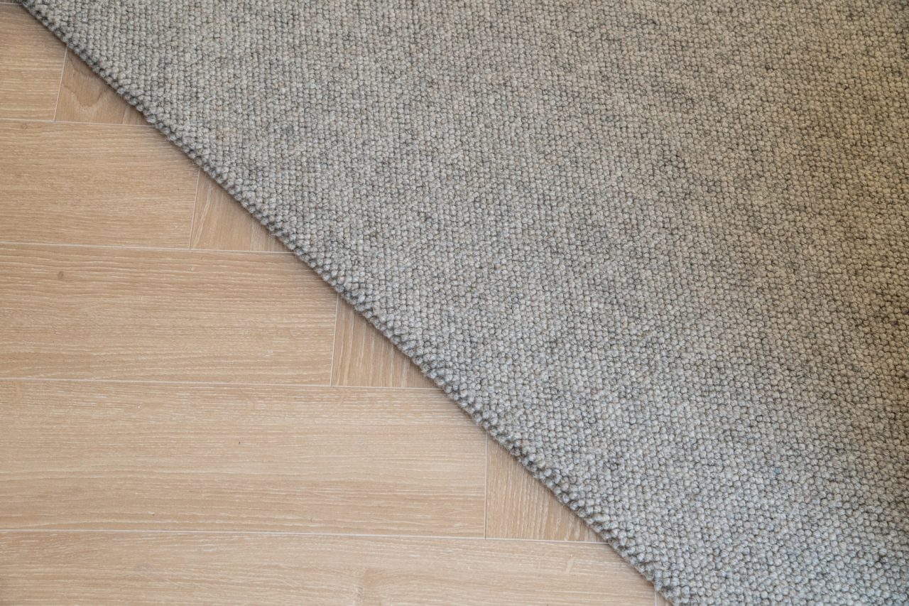 Alfombra Pompas de KP en Amueblarent para alquilar