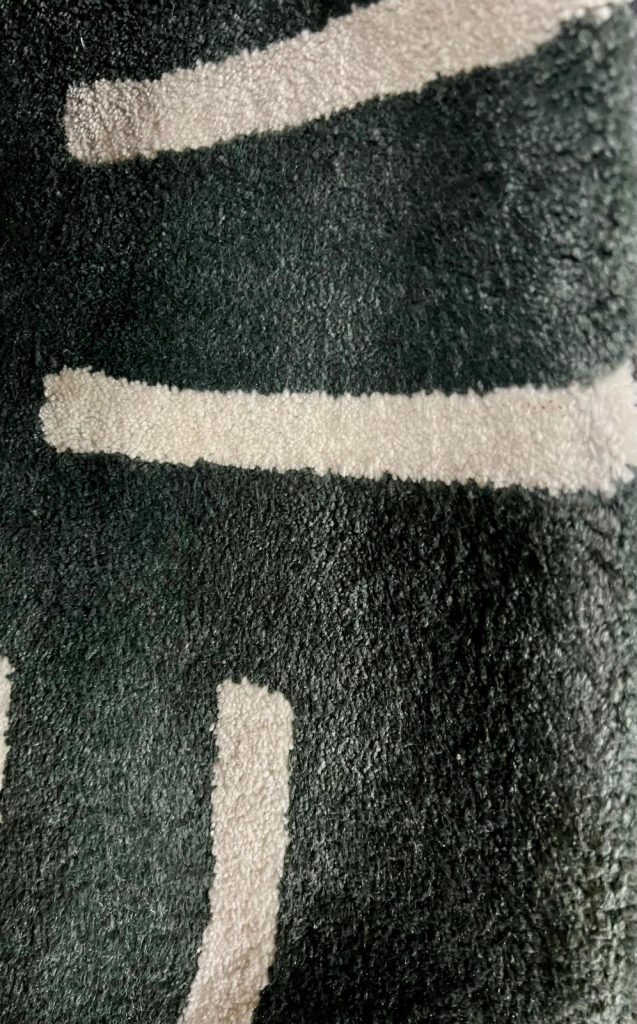 Alfombra TFS a rayas verdes en Amueblarent para alquilar