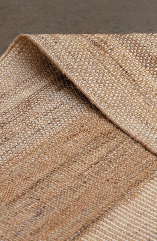 Alfombra Surco White de Cotlin Raw en Amueblarent para alquilar