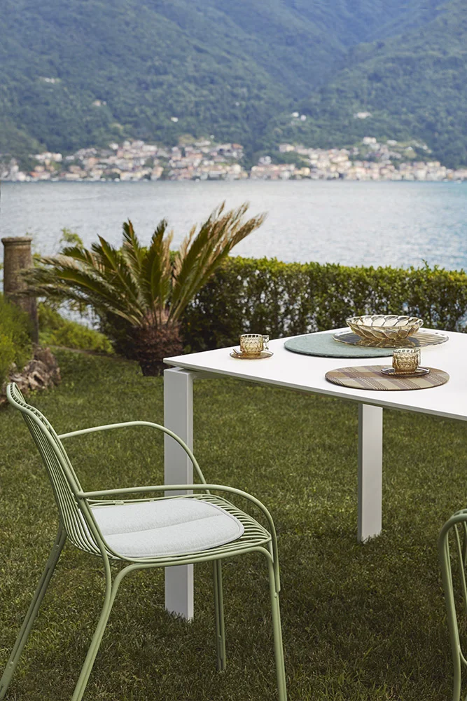 Mesa Four Outdoor de Kartell en Amueblarent para alquilar