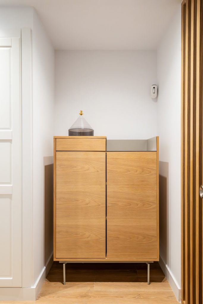 Home Staging en Calle Sirio por Amuebla con muebles de alquiler