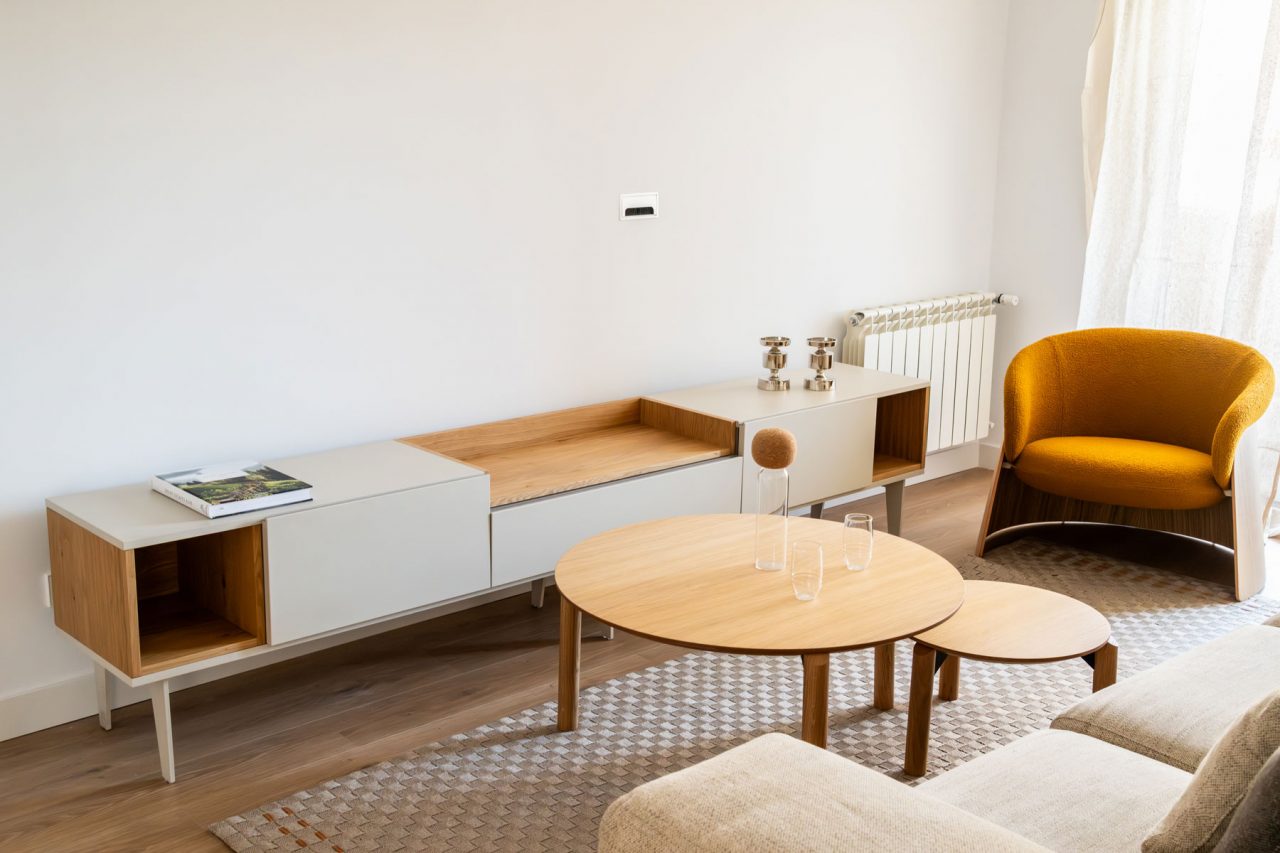 Home Staging en Calle Sirio por Amuebla con muebles de alquiler
