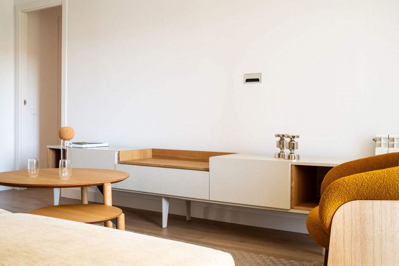 Home Staging en Calle Sirio por Amuebla con muebles de alquiler