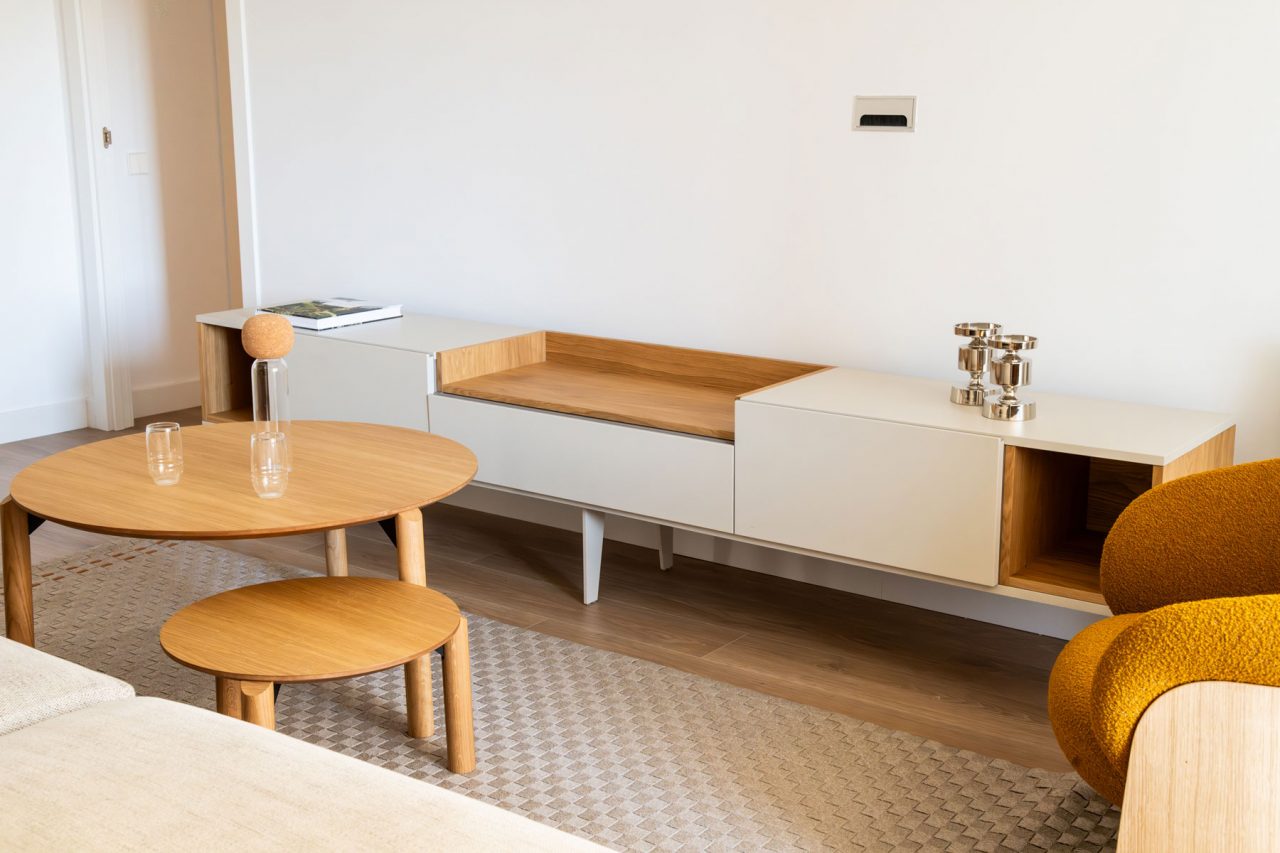 Home Staging en Calle Sirio por Amuebla con muebles de alquiler