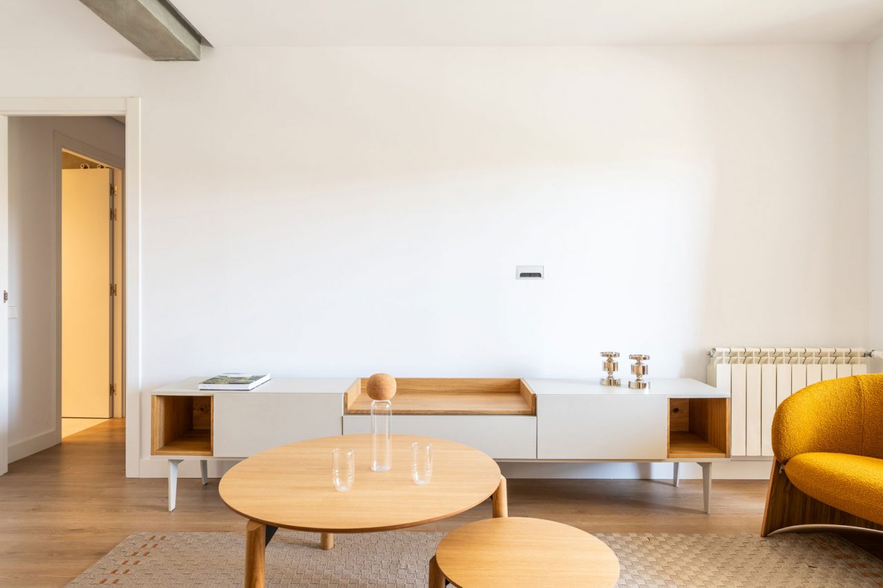 Home Staging en Calle Sirio por Amuebla con muebles de alquiler