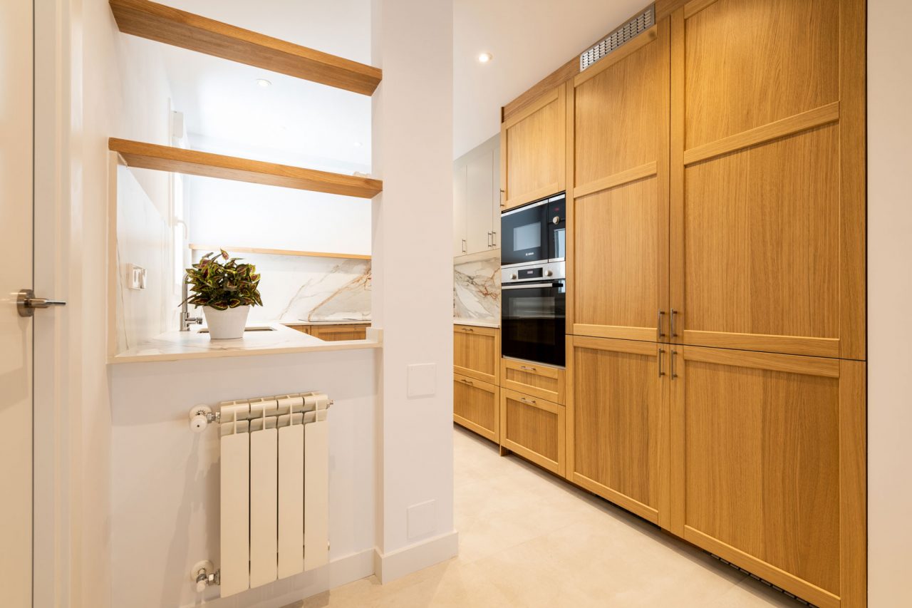 Home Staging en Calle Sirio por Amuebla con muebles de alquiler