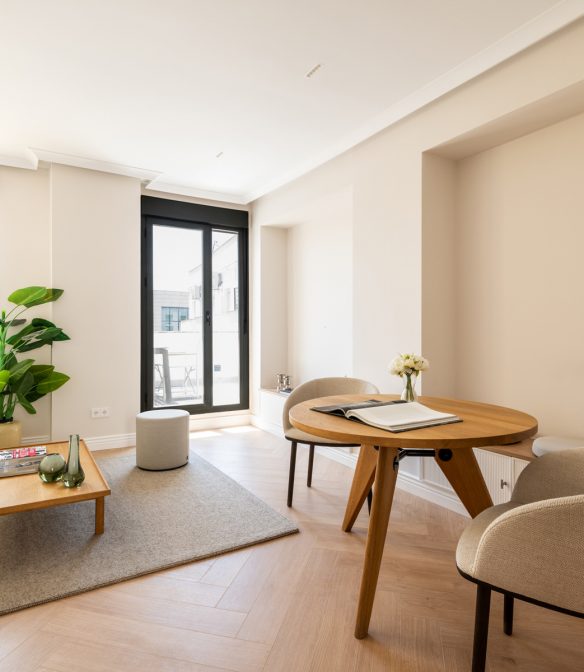 Home Staging en el barrio de Salamanca por Amueblarent con muebles de diseño en alquiler