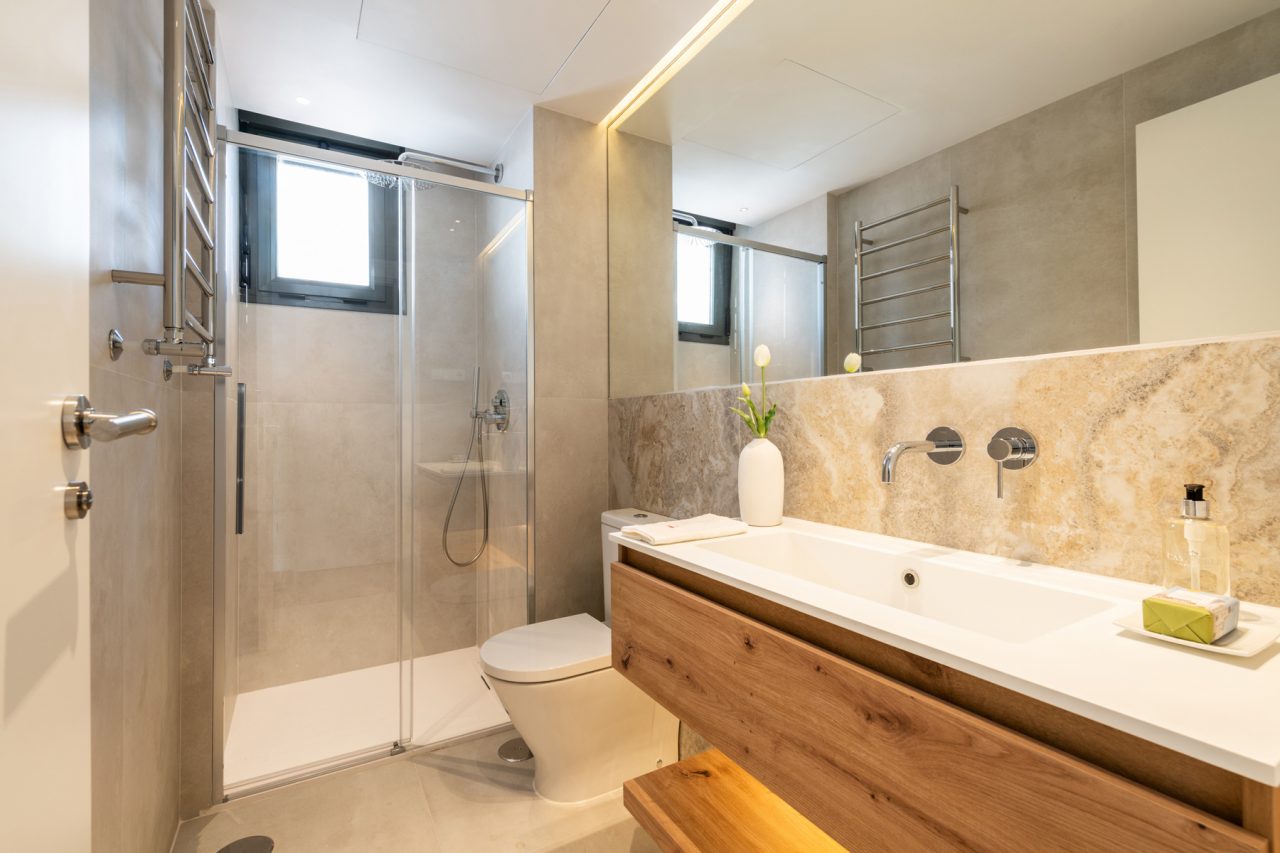 Home Staging en el barrio de Salamanca por Amueblarent con muebles de diseño en alquiler