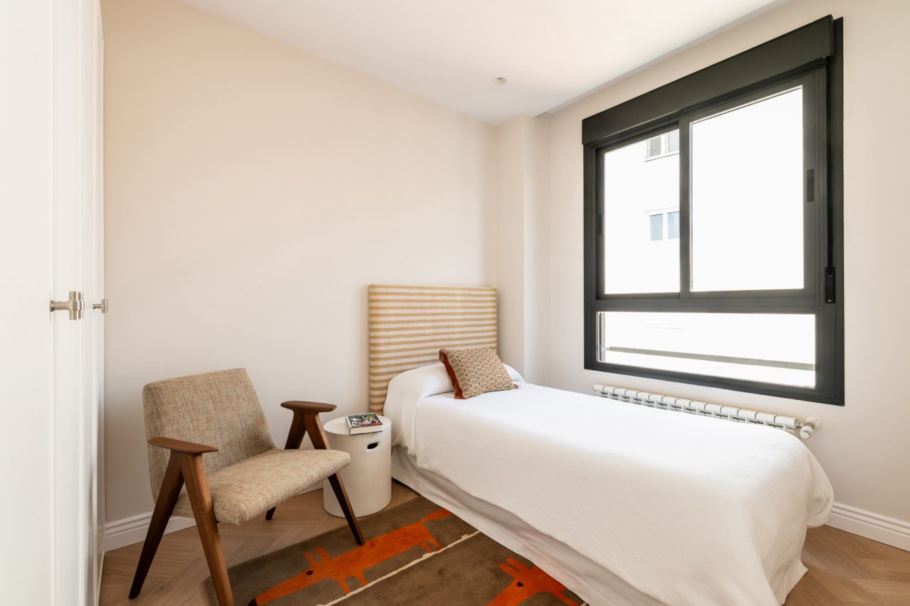 Home Staging en el barrio de Salamanca por Amueblarent con muebles de diseño en alquiler