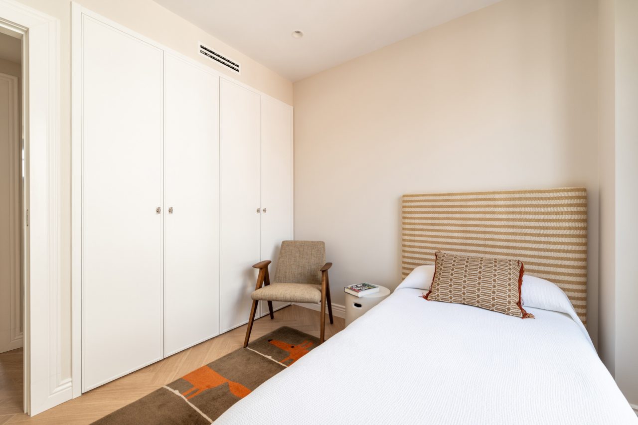 Home Staging en el barrio de Salamanca por Amueblarent con muebles de diseño en alquiler