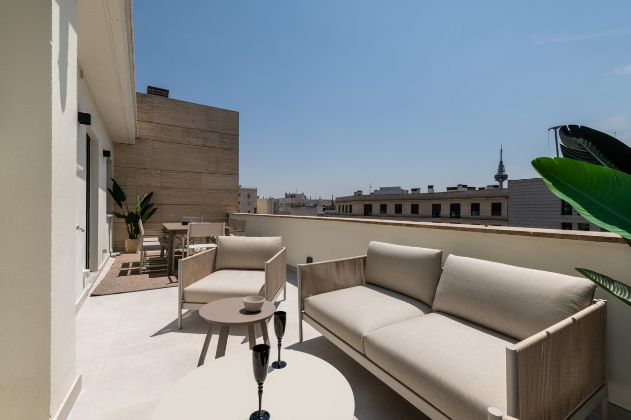 Home Staging en el barrio de Salamanca por Amueblarent con muebles de diseño en alquiler
